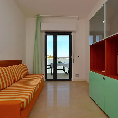 Lovely Flat With Balcony Near The Apartment
