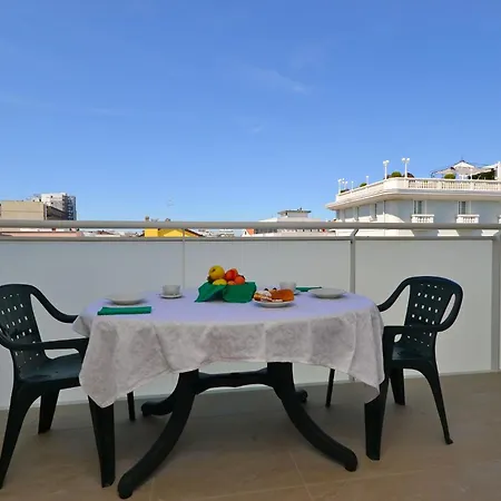 Lovely Flat With Balcony Near The *