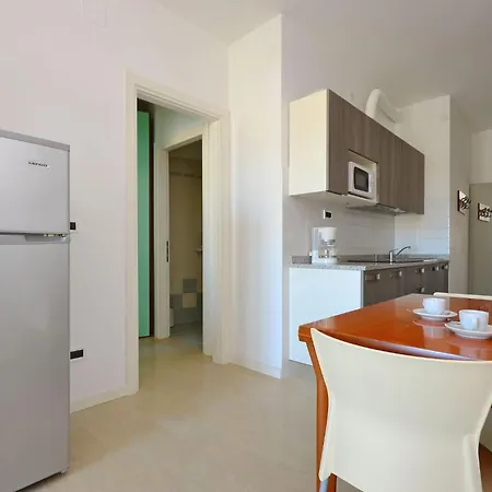 Lejlighed Lovely Flat With Balcony Near The