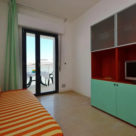 Lovely Flat With Balcony Near The Lignano Sabbiadoro