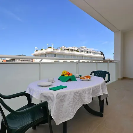 Lovely Flat With Balcony Near The Lignano Sabbiadoro