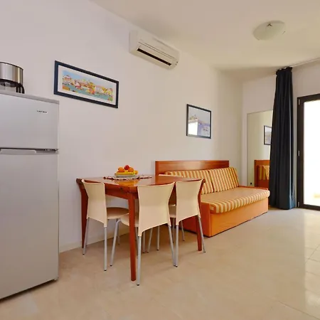 Apartment Lovely Flat With Balcony Near The *